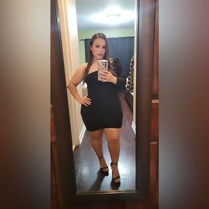 Black dress one shoulder, runs Medium to large , fits really well , stretchy